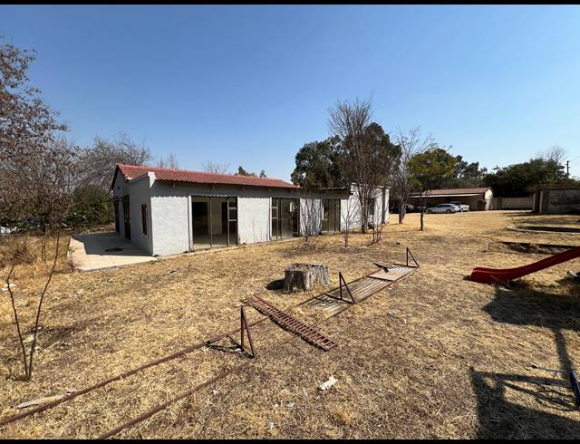 6 BEDROOM HOUSE FOR SALE IN PRESIDENT PARK